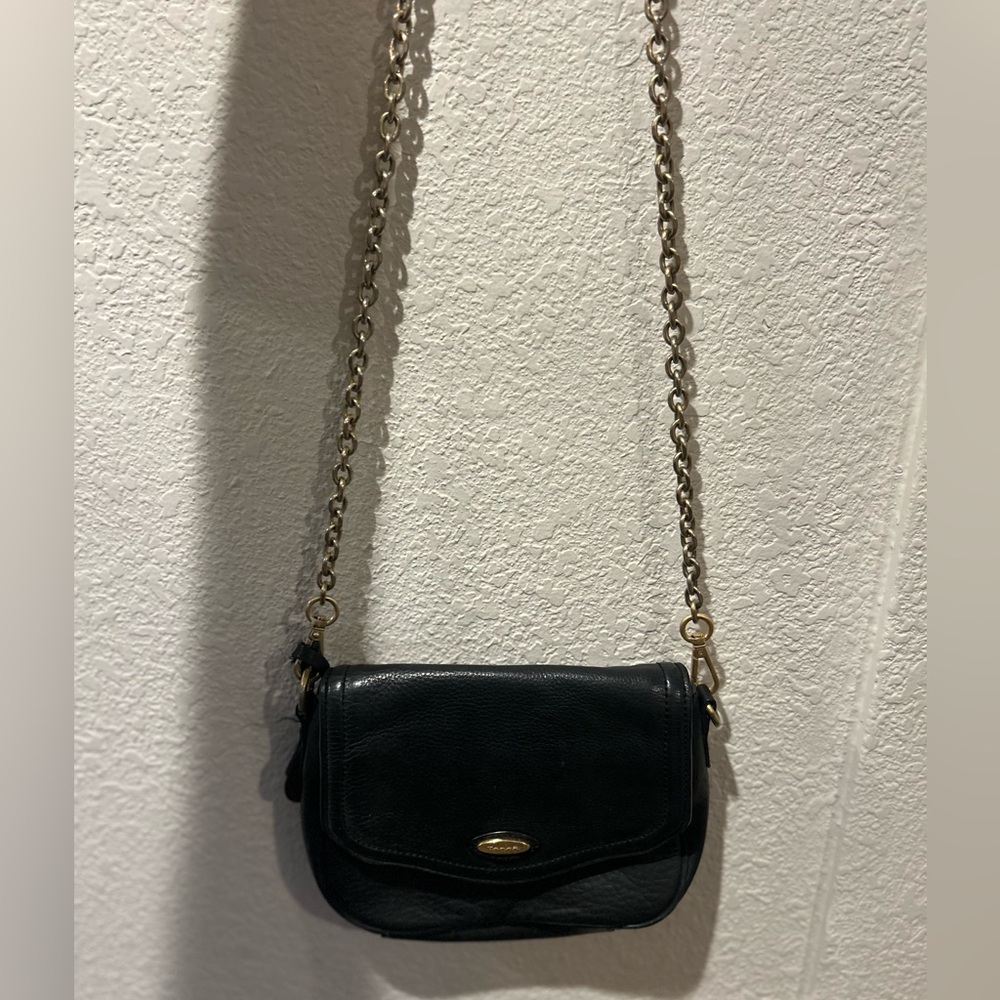 Elie Tahari black chain linked cross body